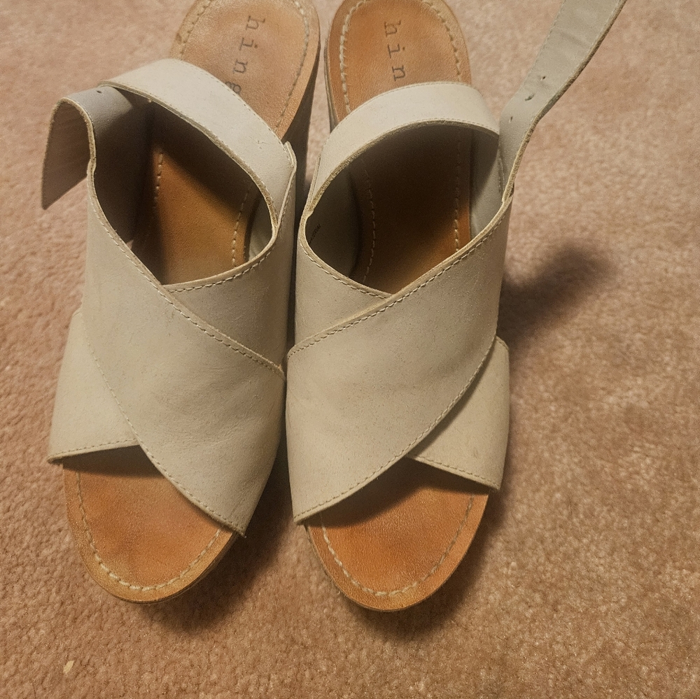 Hinge wedges